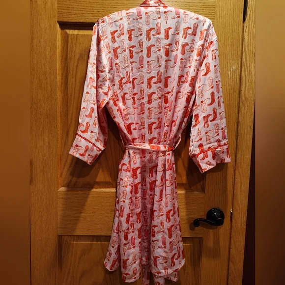 Hello Mello Boots & Bubbles Beauty Sleep Satin Robe, Cowboy Boots - Picture 5 of 6